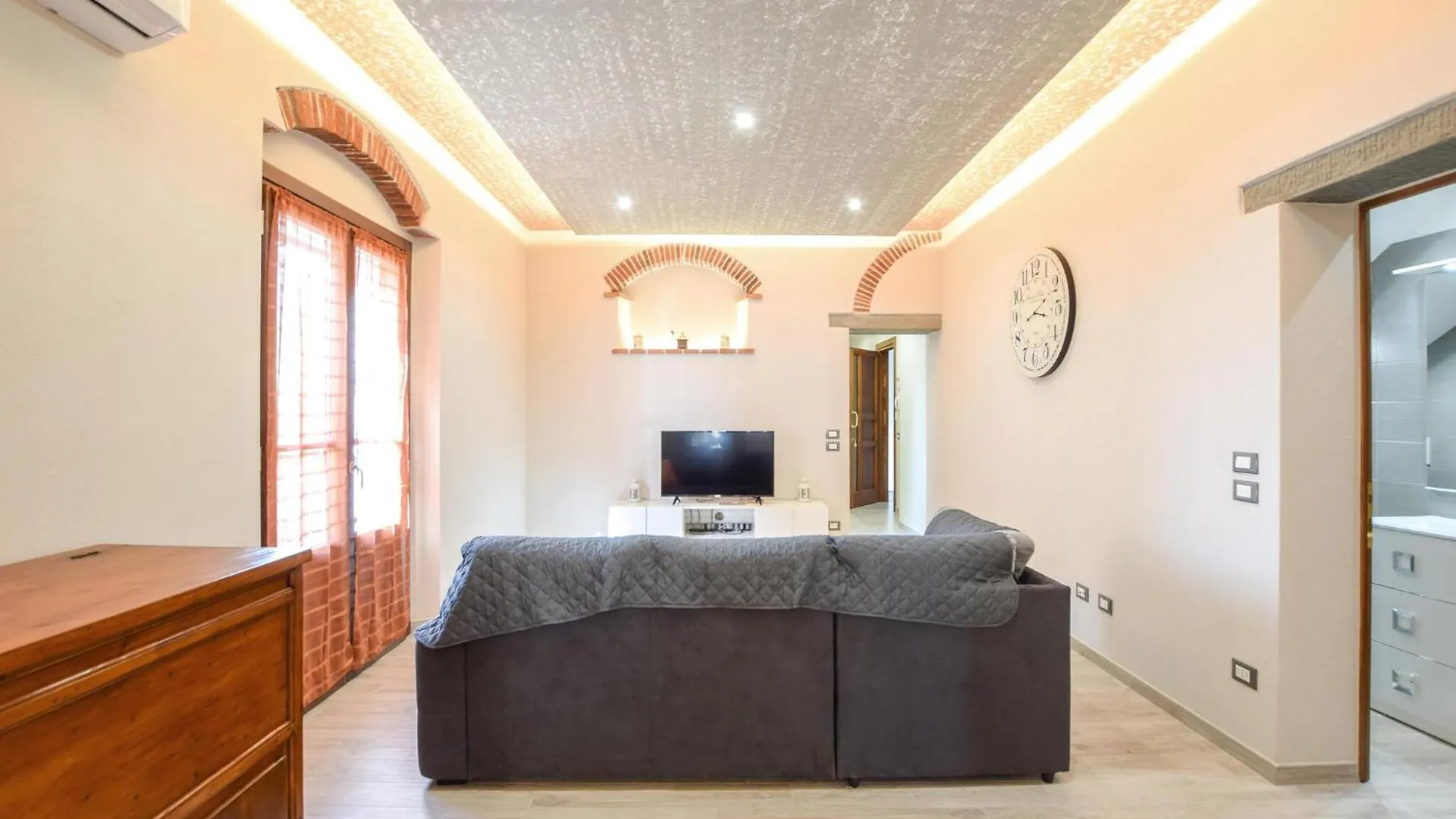 4 Bedroom Amazing Home In Cortona 0*,