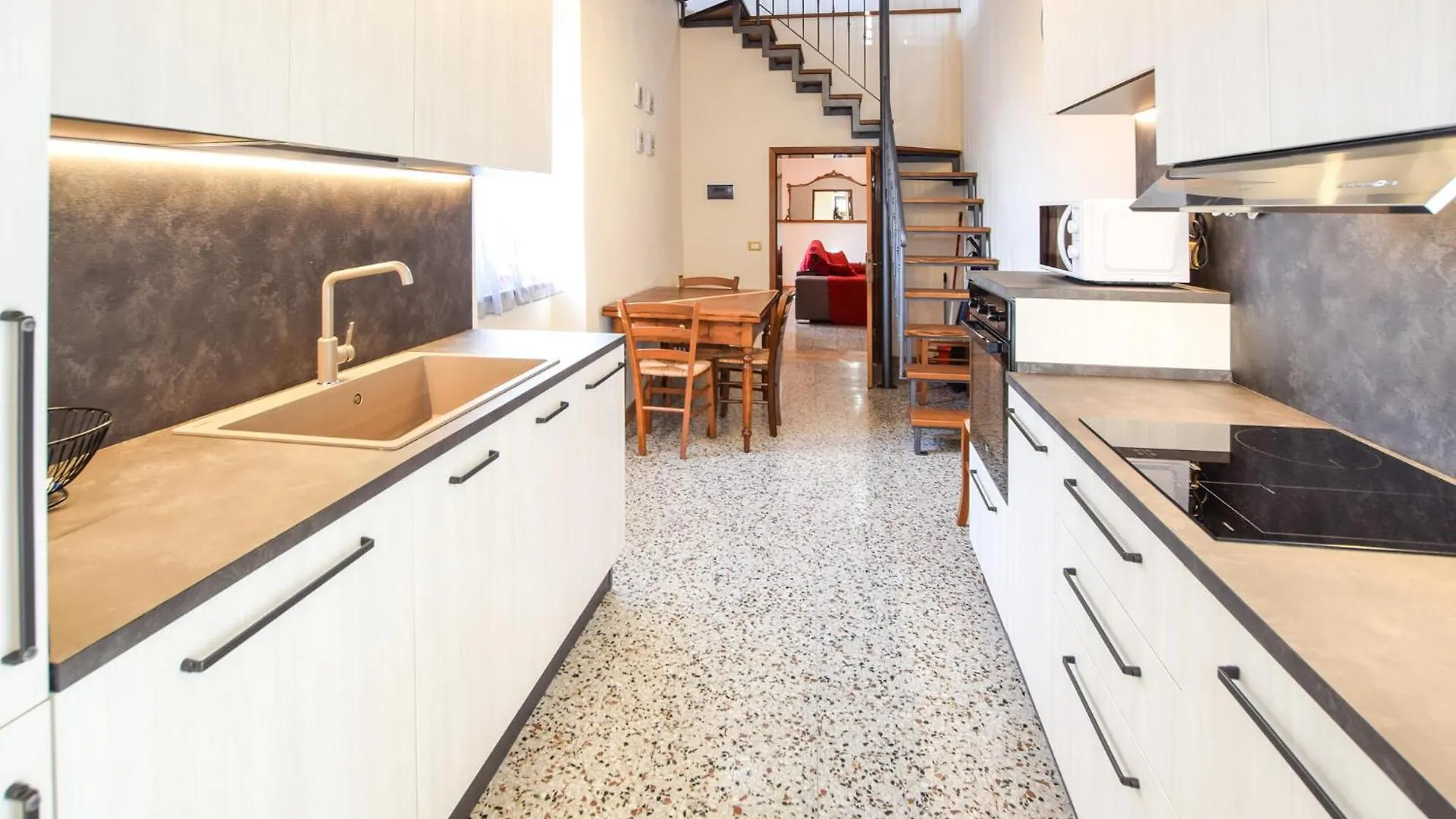 4 Bedroom Amazing Home In Cortona